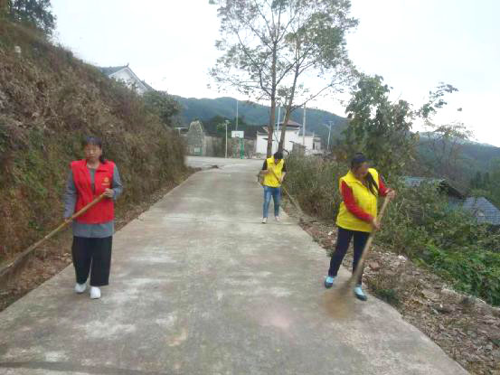 【深渡苗族乡】构建美丽文明苗乡 巾帼志愿者在行动