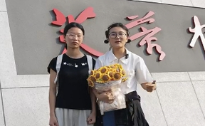 【微视频】溢出屏幕的快乐和激动！6月9日，在湖南省洪江市，2025高考结束第一批考生走出校门，奔向更美好的时刻！