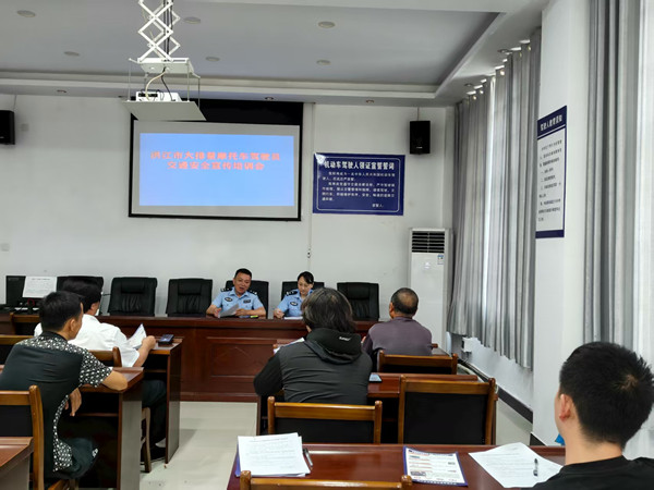 市公安局：组织召开大排量摩托车驾驶员安全培训会