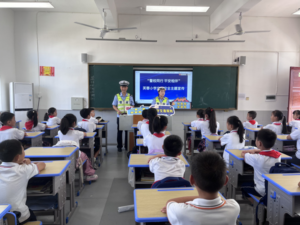 市公安局：交通安全进校园，平安守护“警”相随