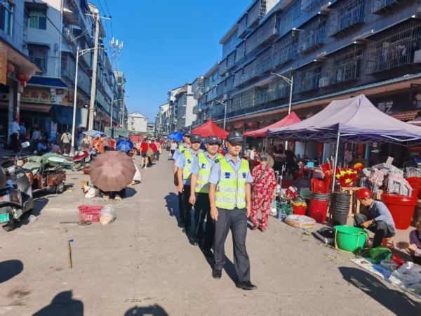 市公安局：集市“警”色美，“烟火气”更浓