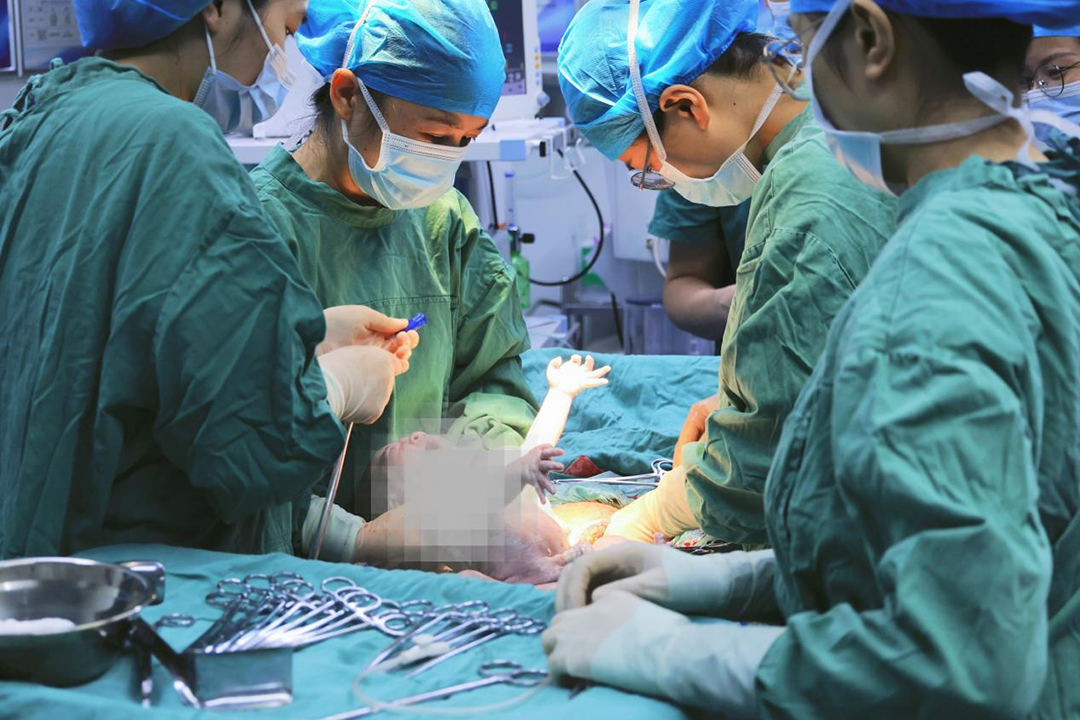 洪江市中医医院成功实施罕见第五次剖宫产 多学科协作护航母婴安全