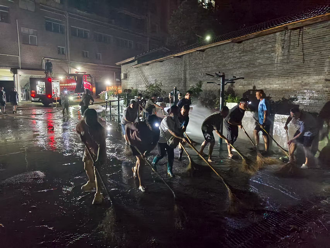 【安江镇】安江干群战暴雨，筑牢安全防线