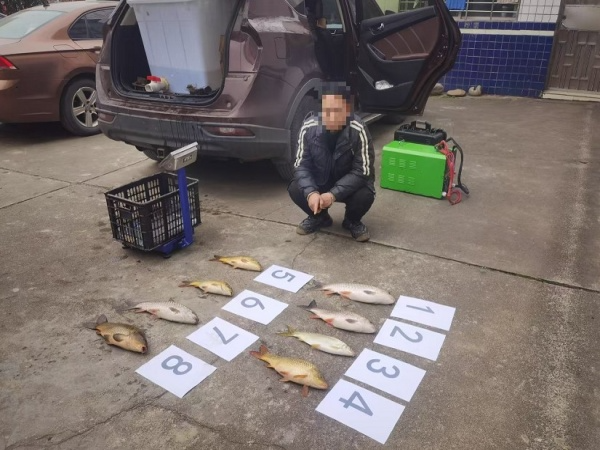 市公安局：寒夜伏击斩“电”链，水域清源护平安