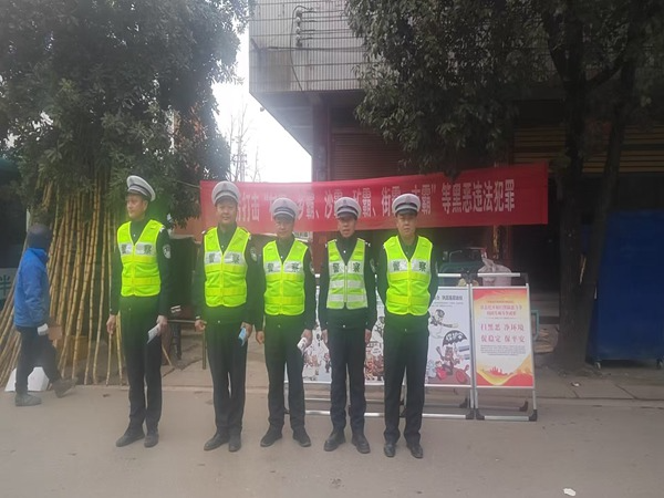 市公安局：利用赶集日开展宣传，护百姓“年货篮子”安全