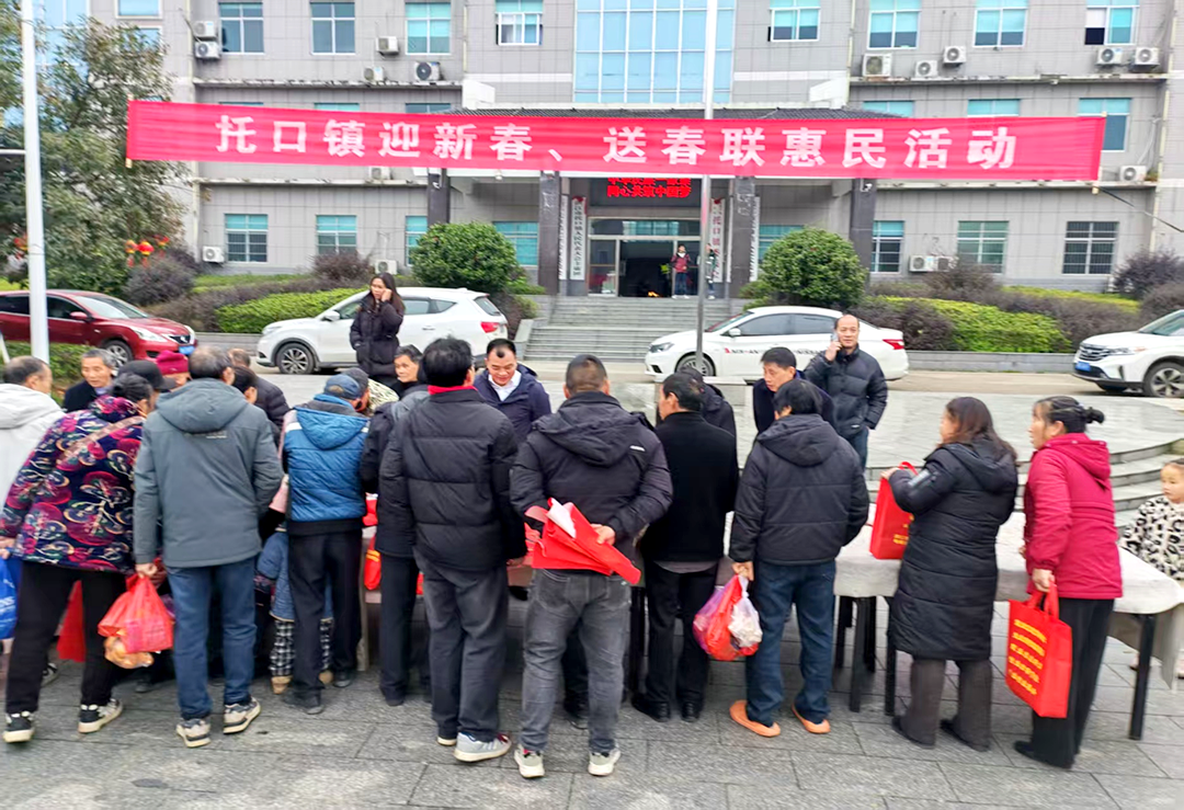 洪江市：送春联喽！他们把祝福带回家~