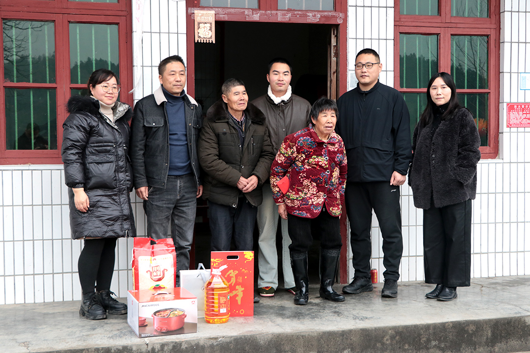 市民政局携手慈善会开展“迎新春 送温暖”慰问活动