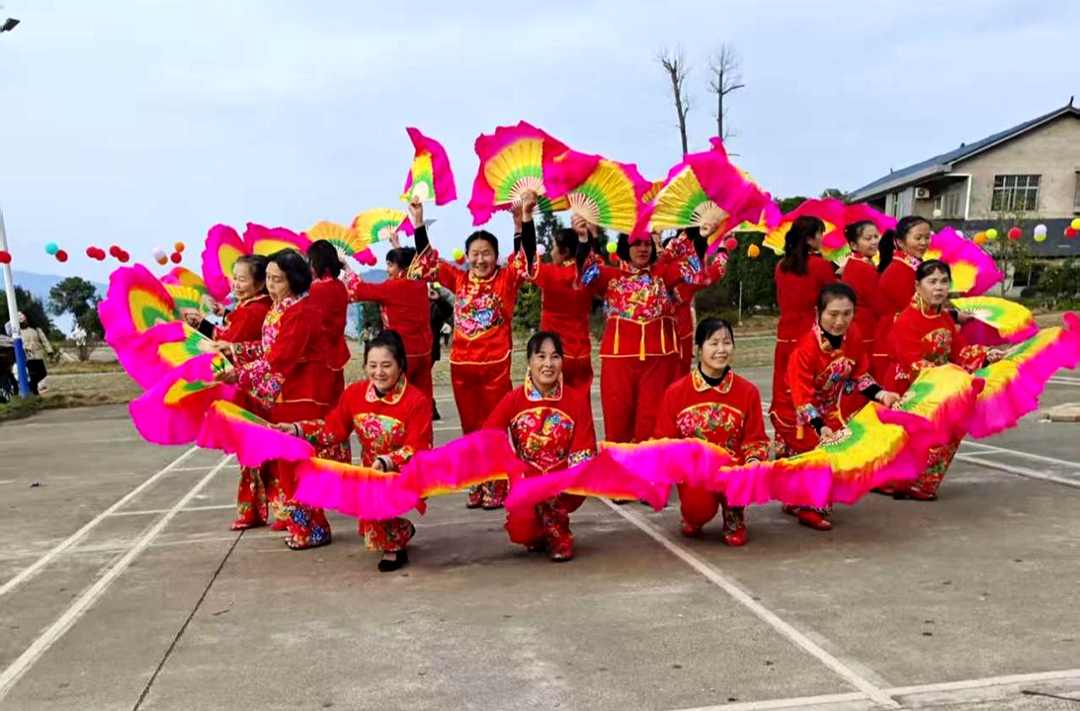 【托口镇】新田村“村晚”唱响幸福年