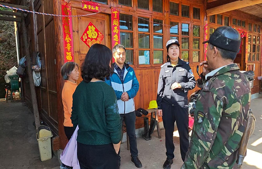 【龙船塘瑶族乡】深入开展学雷锋志愿宣传活动 将服务送到田间地头群众心里