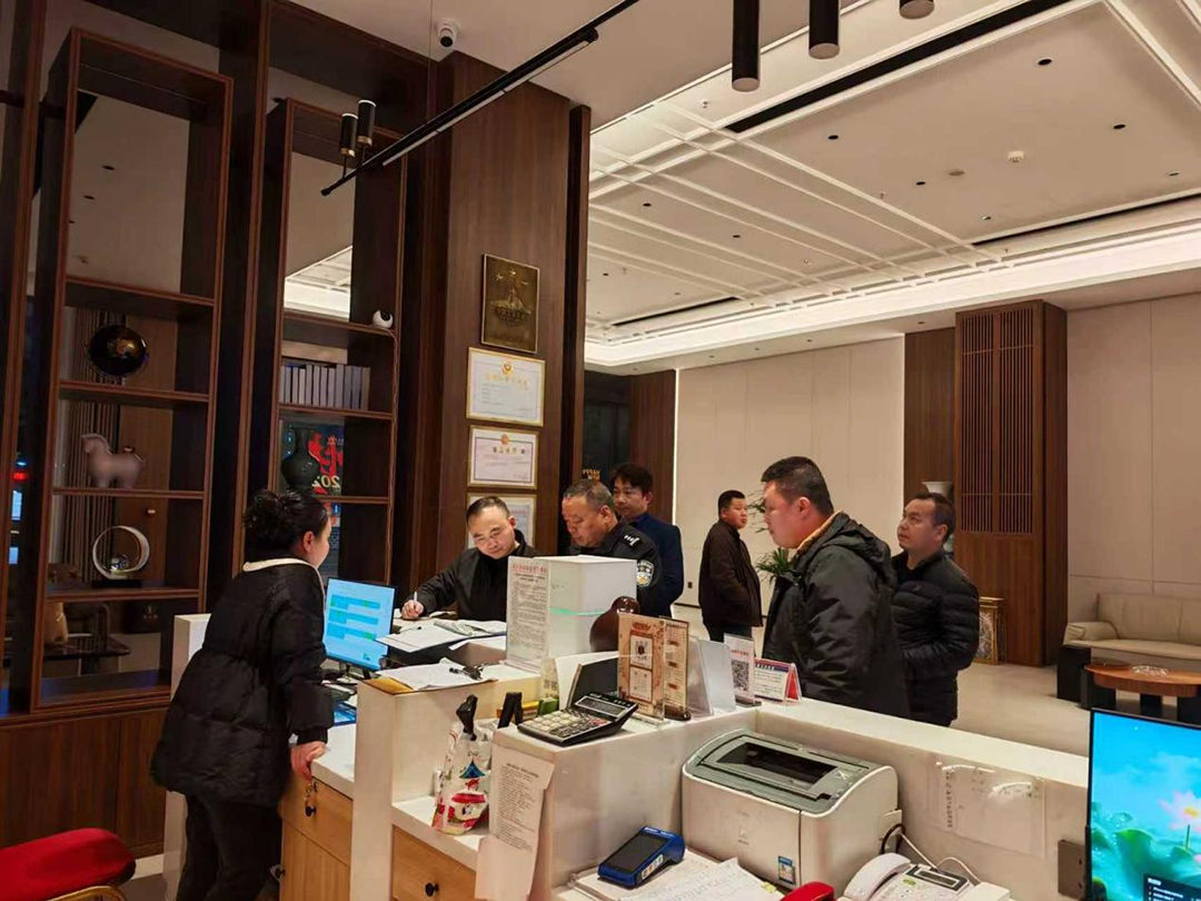 【黔城镇】多部门联合突击检查 筑牢“利剑护蕾”安全防线