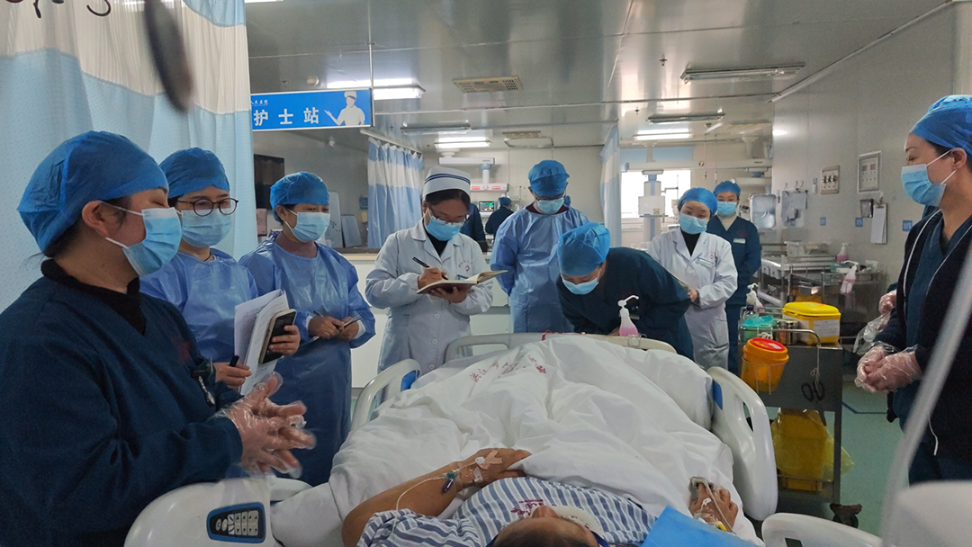 市医学会、湖医总院与湘雅专家团走进洪江市人民医院开展“帮一院扶一地”基层行活动