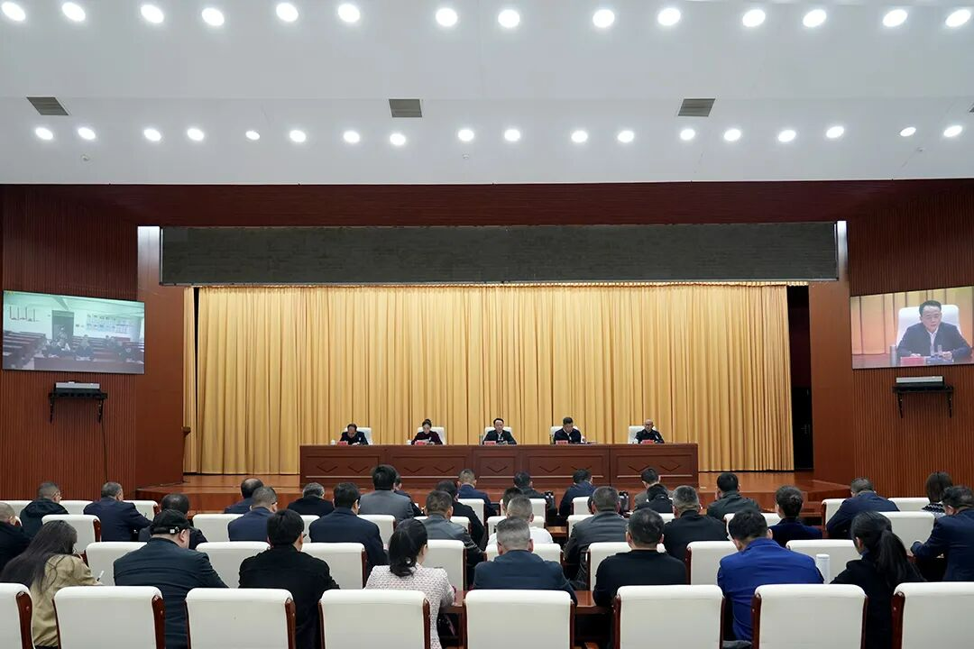 郑小胡：扎实开展风险隐患排查整治 坚决守牢安全发展底线