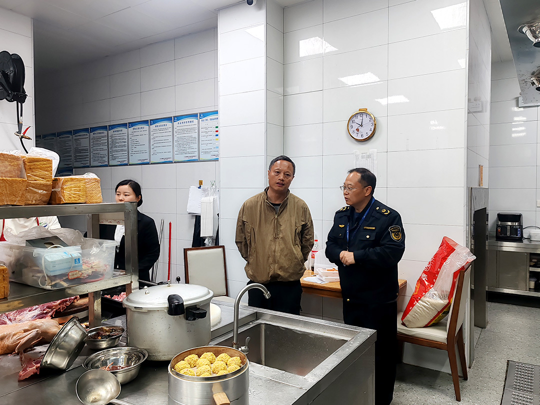 市市场监管局：护航黔阳古城“三月三”活动 守牢餐饮食品安全底线