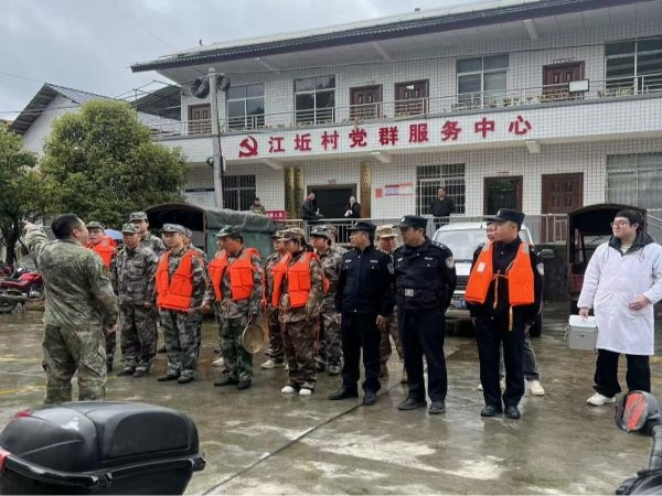 市公安局：警政医三方联动，把“安全堤坝”筑在群众身边