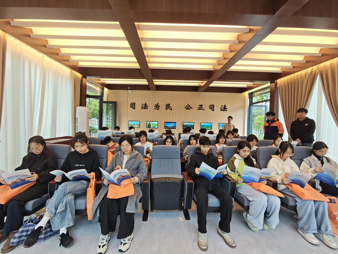 市自然资源局开展世界地球日宣传活动