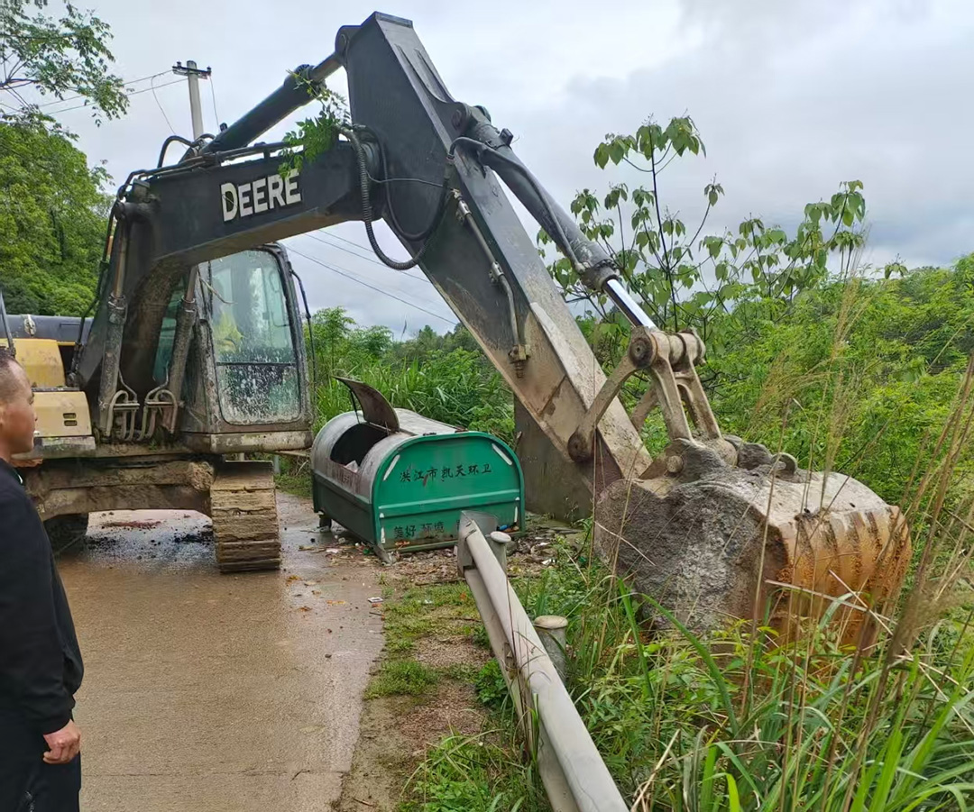 【黔城镇】义务清障显担当  邻里同心保通途