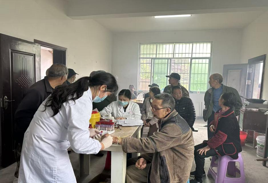 黔城镇中心卫生院：基本公共卫生服务 健康体检进乡村