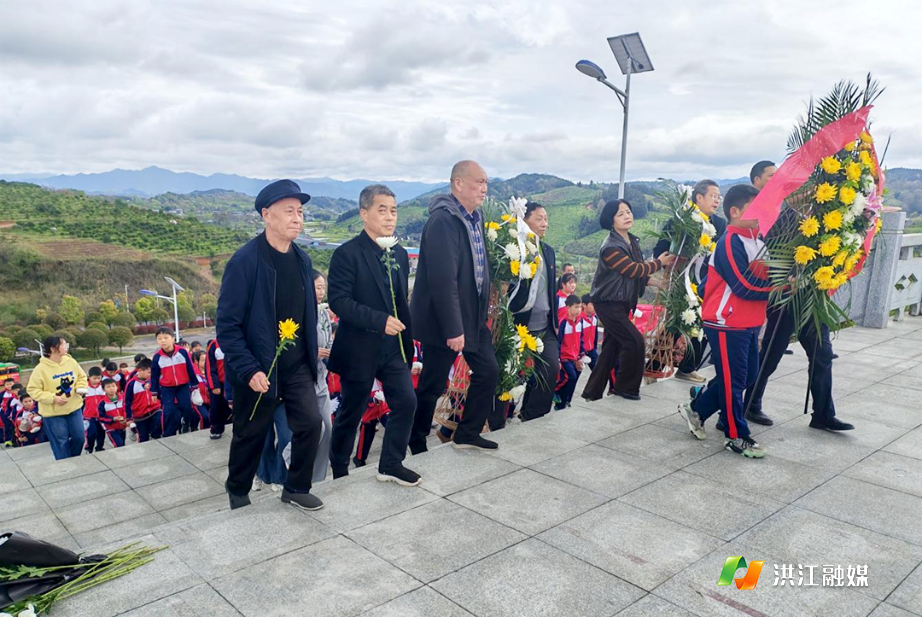缅怀革命先烈，传承红色基因一一看！洪江市关工委这样做