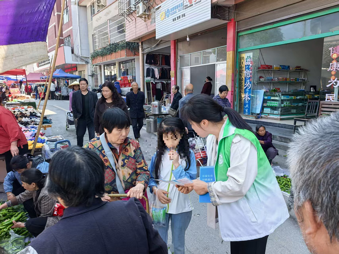 【沙湾乡】集市宣传接地气 守护未保筑防线