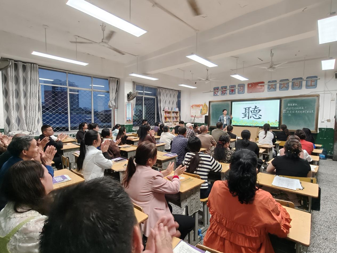 “向阳花”行动进校园 12场心理健康指导护航“小升初”关键期
