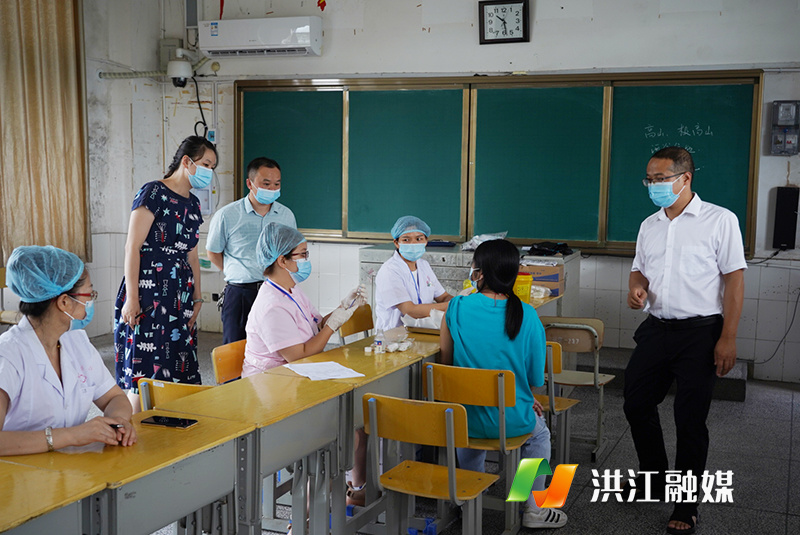 洪江市卫健局领导来校督导工作。