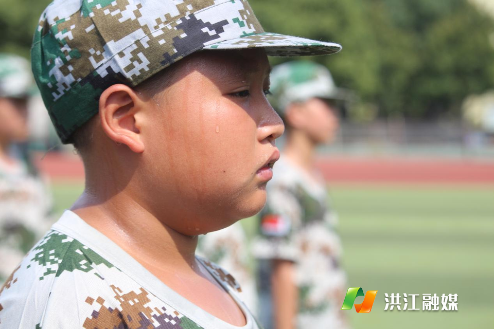 洪江市黔阳一中正进行为期七天的军训
