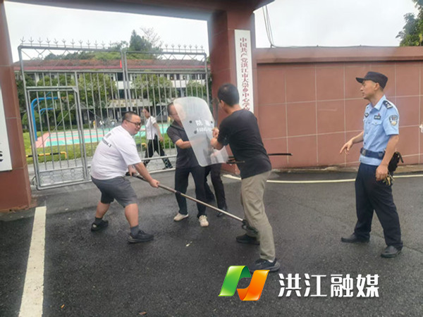 市公安局：校园安全无小事 最小作战单元演练正当时
