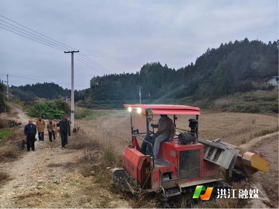 【群峰乡】秸秆还田变废为宝 绘就绿色发展新图景