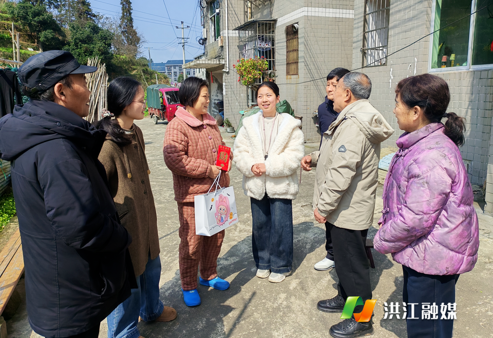 “中国好人”陈海明慰问品学兼优困境学生家庭