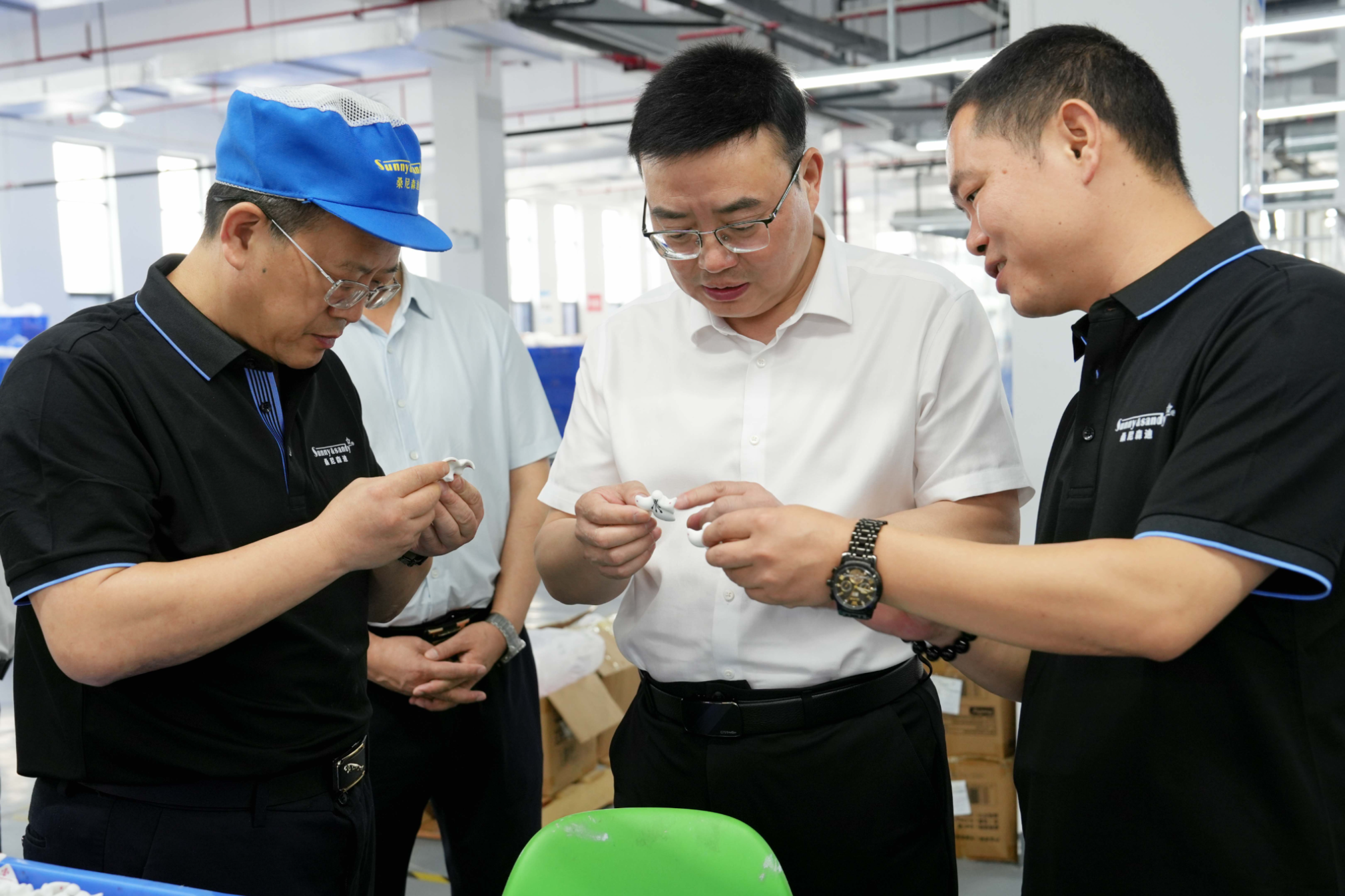 唐龙调研安江镇企业生产经营及项目建设等工作