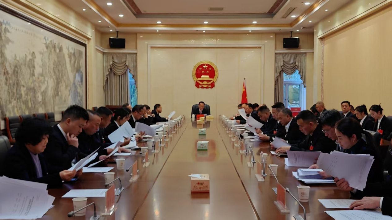 【聚焦两会】洪江市六届人大第五次会议召开主席团第一次会议