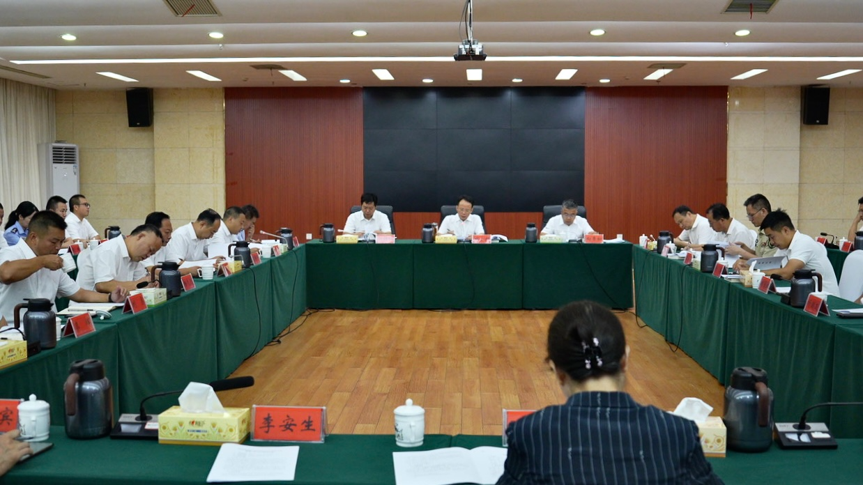 郑小胡主持市委理论学习中心组2025年第十次集体（扩大）学习