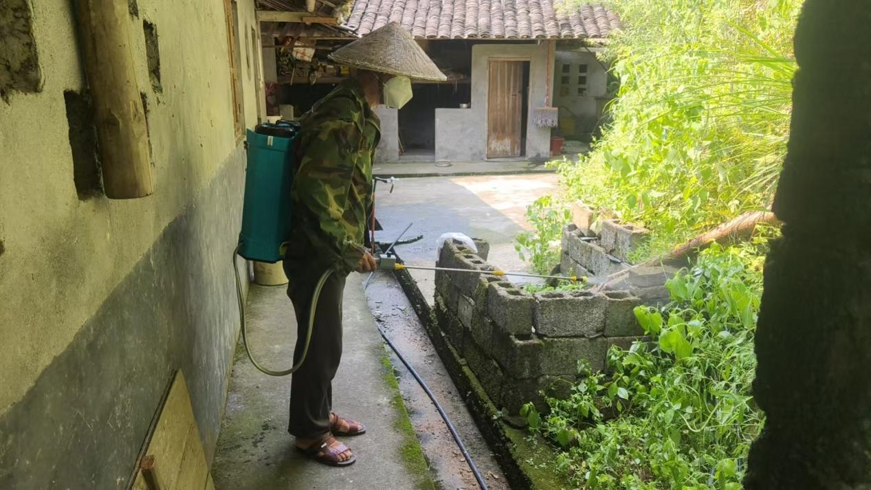 【铁山乡】“清积水 灭蚊虫” 共筑健康防护网