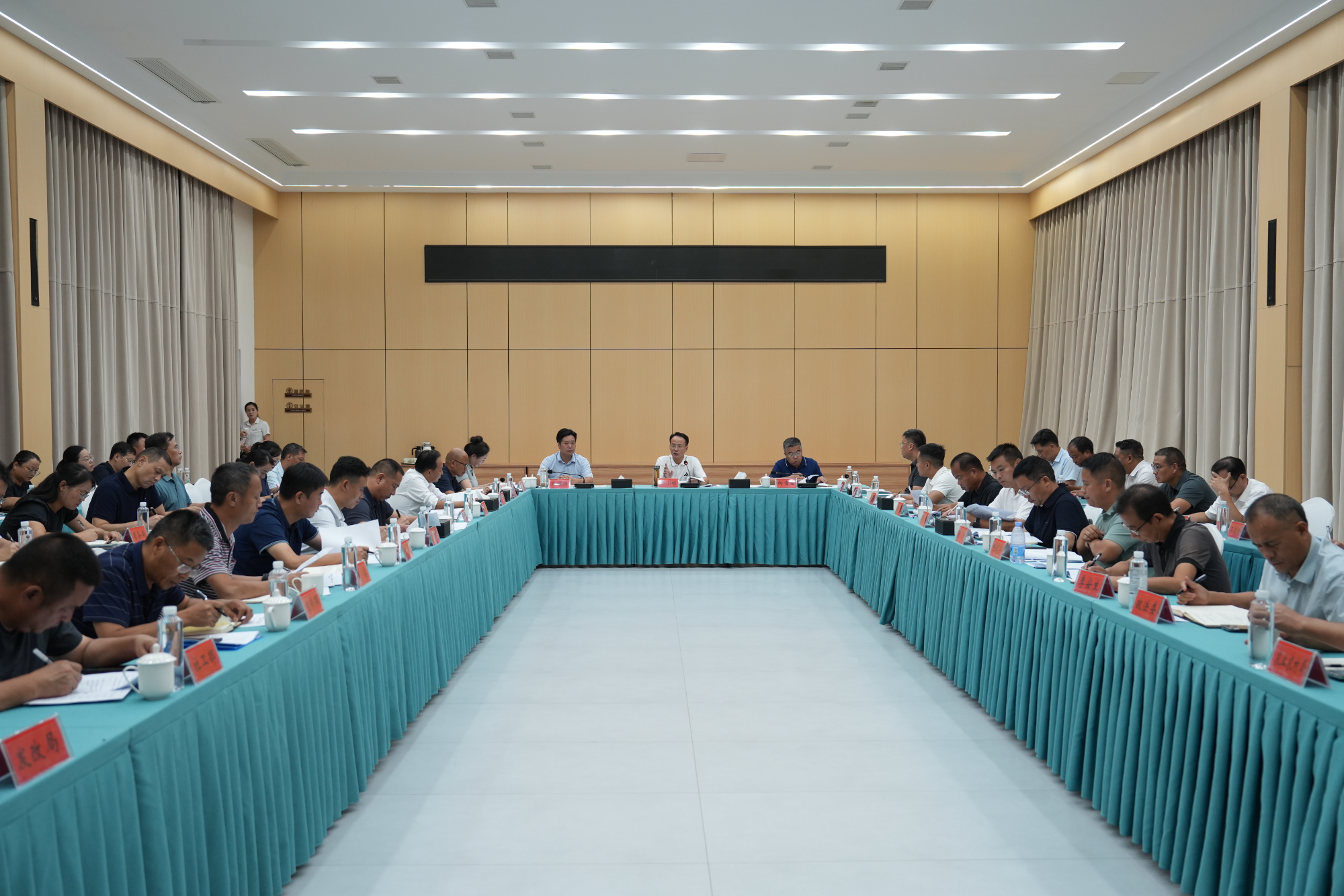 郑小胡：强化主体责任 全力决战决胜 以更高标准更大力度做好筹备工作