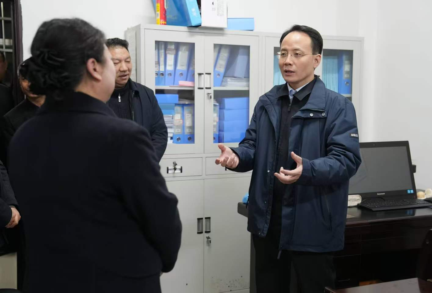 郑小胡调研人社和医疗卫健工作