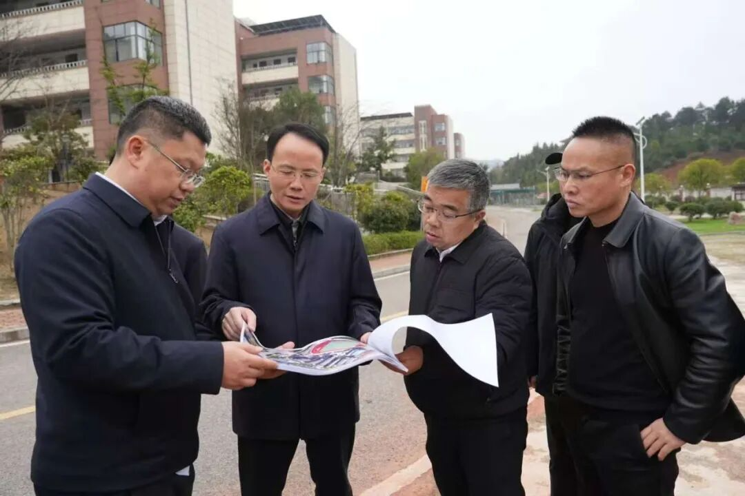 郑小胡调研城市建设项目复工及安全生产工作并召开城市建设发展工作调度会