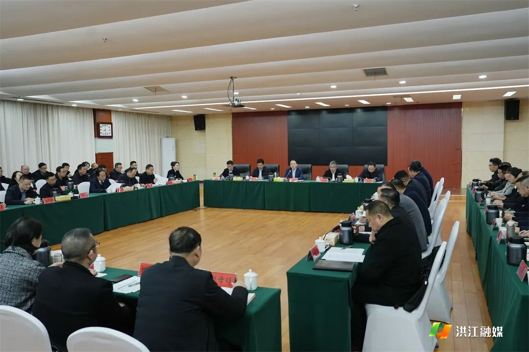 郑小胡主持树立和践行正确政绩观学习教育读书班暨市委理论学习中心组集体学习