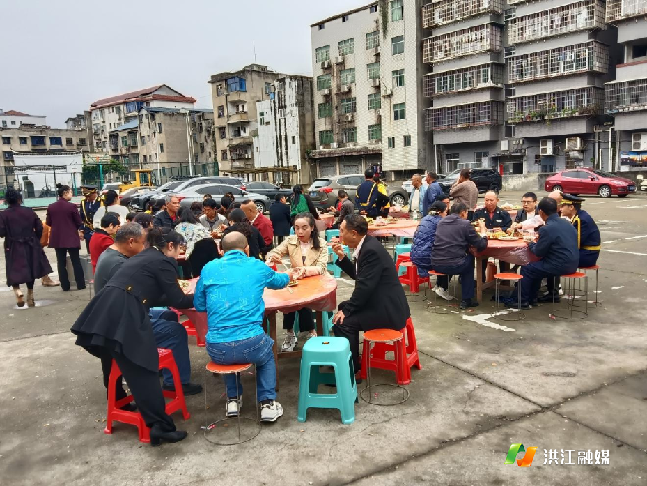 【黔城镇】歌声传情迎佳节 邻里欢聚暖人心