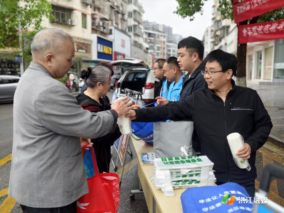 【黔城镇】开展总体国家安全观、常态化扫黑除恶暨反邪教集中宣传活动