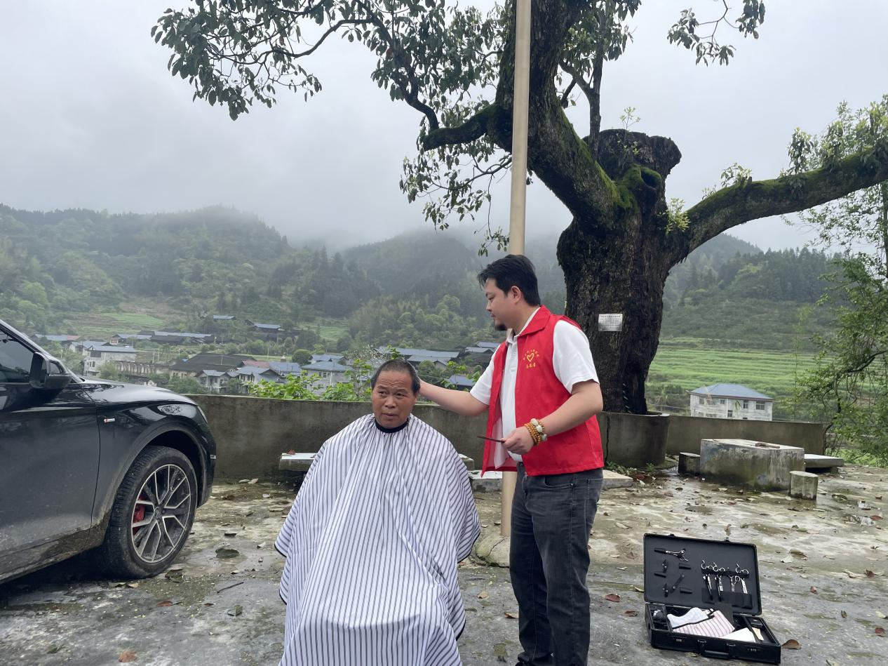 情暖桑榆践初心 大崇乡关爱老人在行动