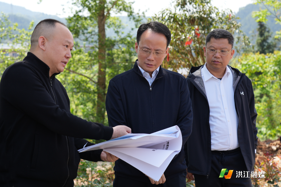 郑小胡开展现场接访并调研医共体项目建设工作