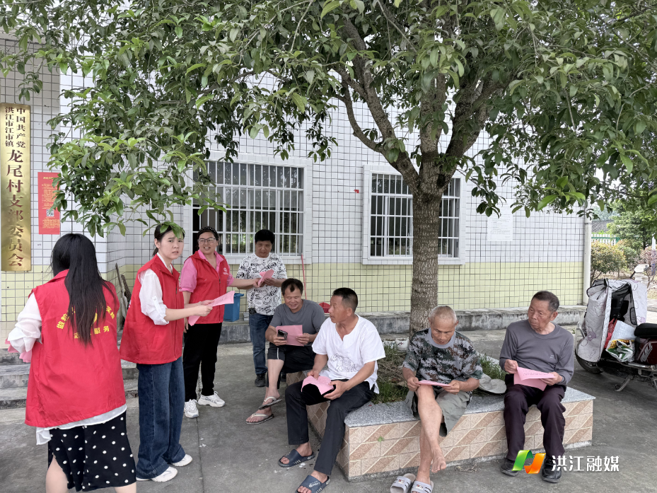 【江市镇】班车送文明，广场树新风