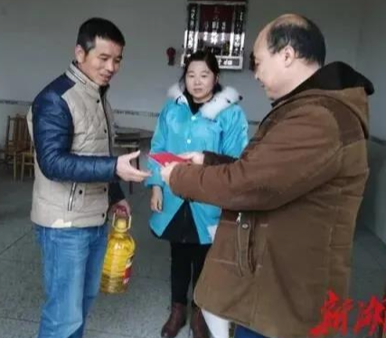 肖德利：脚上有土的扶贫干部