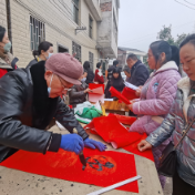 新春走基层丨墨香暖人心！安仁县文化馆开展“我们的中国梦 文化进万家”送春联活动