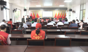 县人民医院开展2023年“服务百姓健康行动”大型义诊活动暨“一月一课一片一实践”主题党日活动
