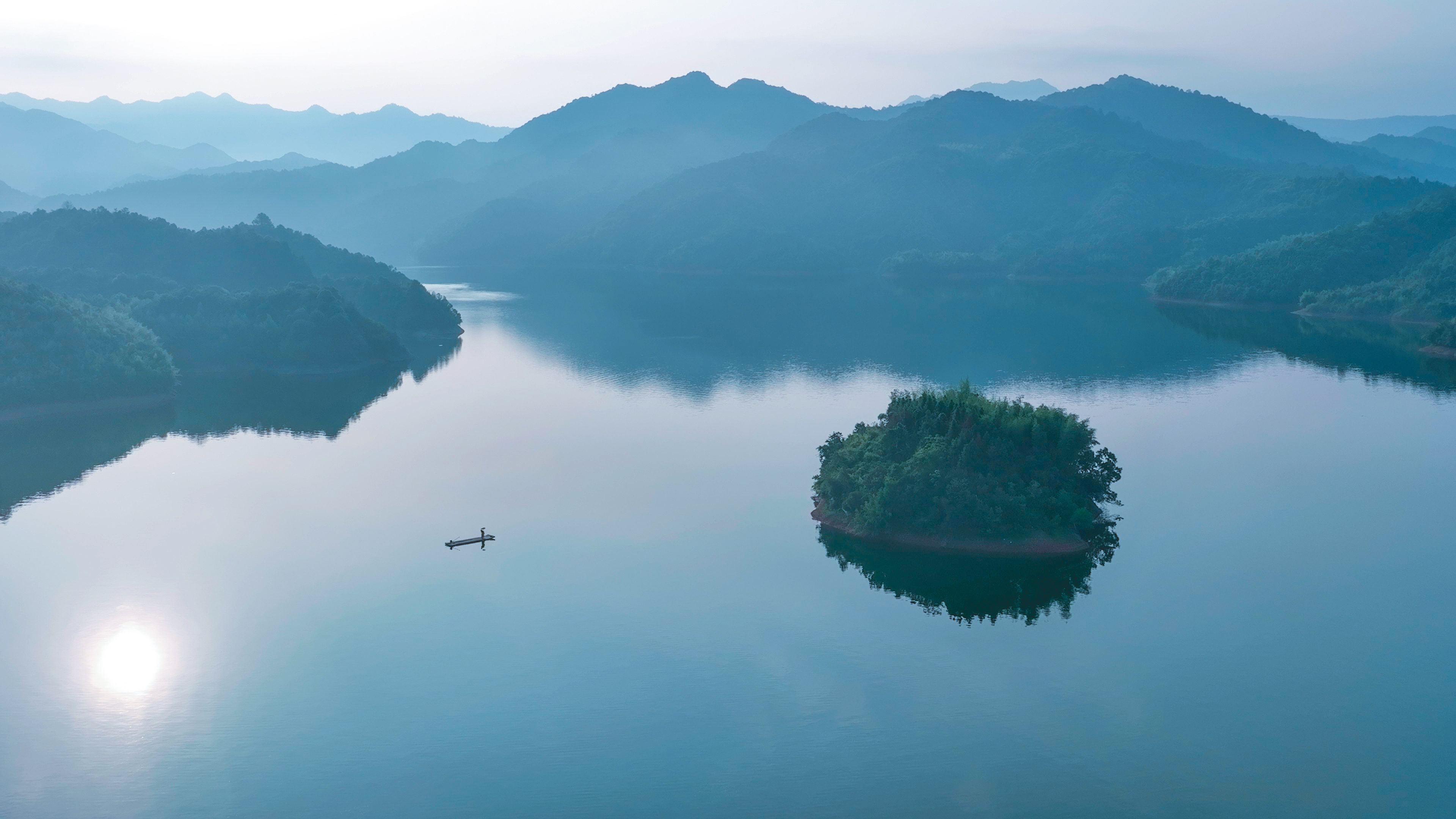 《一泓碧水润山乡》.jpg