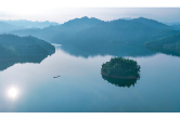 《一泓碧水润山乡》