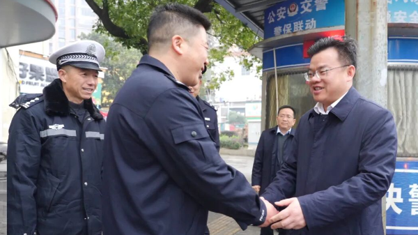 情系一线送温暖  新春慰问暖人心