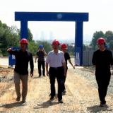 黄力调研标准化厂房建设工作