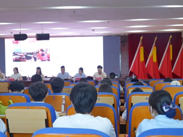 我县举行2026年暑假“返家乡”社会实践活动启动仪式暨创业贷款政策宣讲活动